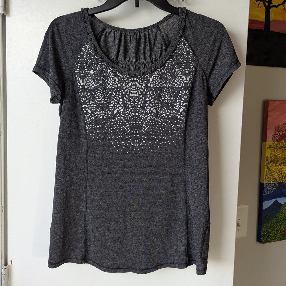 Lululemon athletica Run Wild Short Sleeve Ruffle Trim T-Shirt Size 6